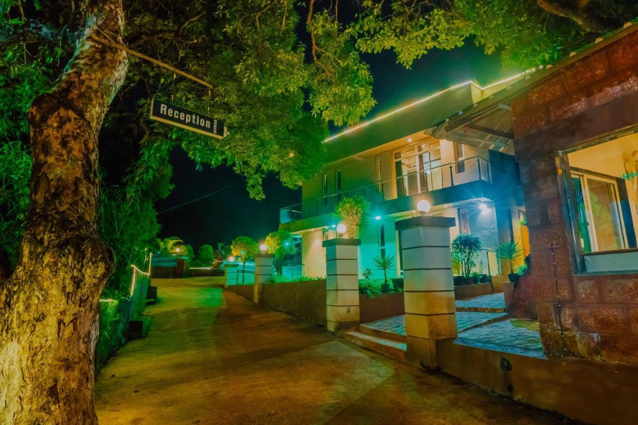 Hôtel The Oak Woods à Mahābaleshwar Extérieur photo