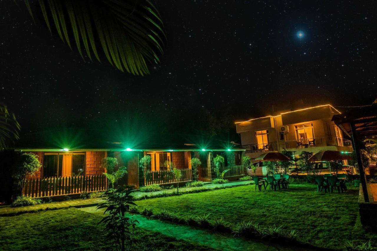Hôtel The Oak Woods à Mahābaleshwar Extérieur photo