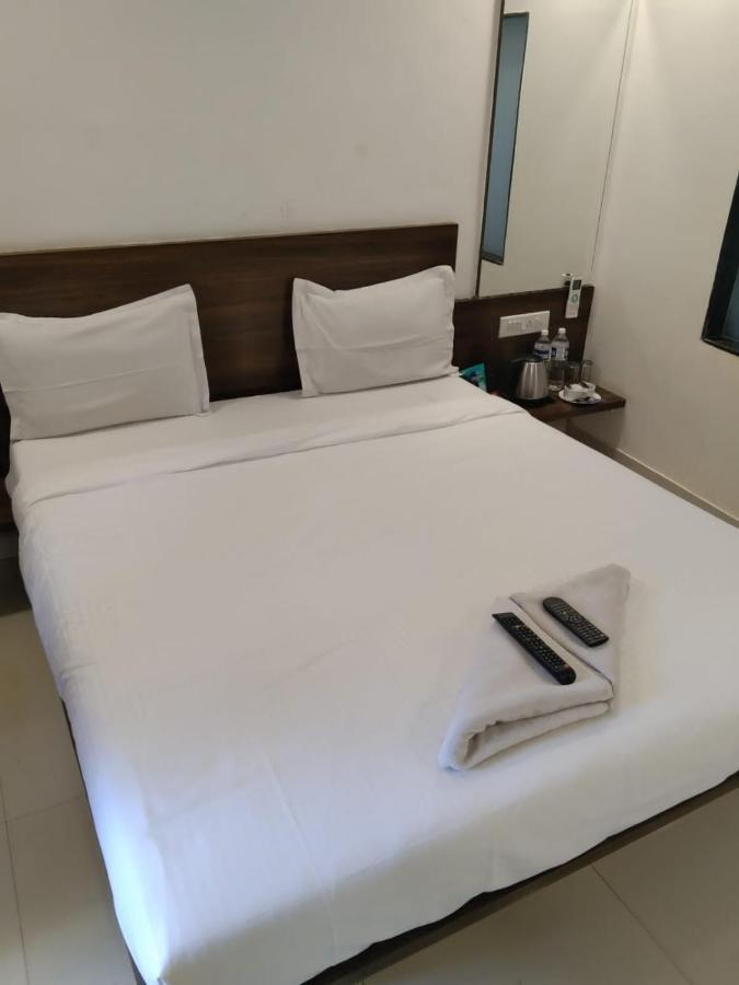 Hôtel The Oak Woods à Mahābaleshwar Extérieur photo